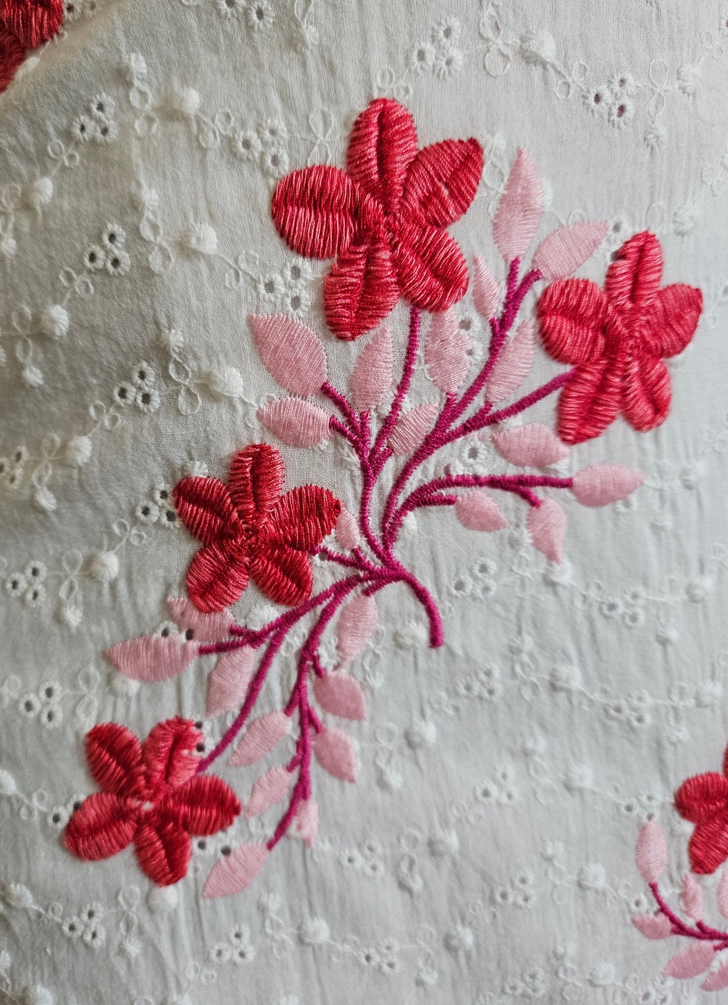 Close up look at the flower embrodered details