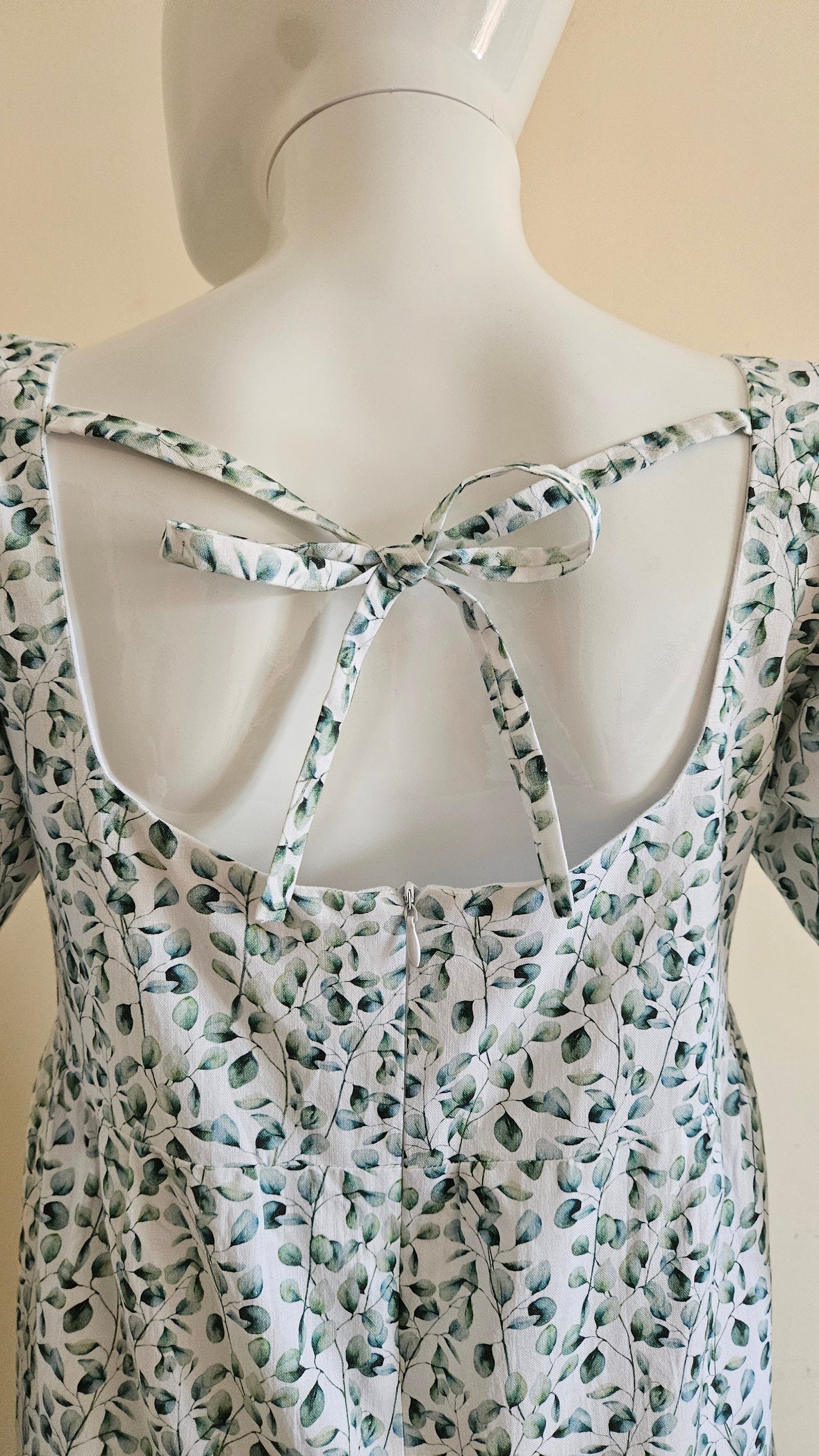 Robe motif feuille