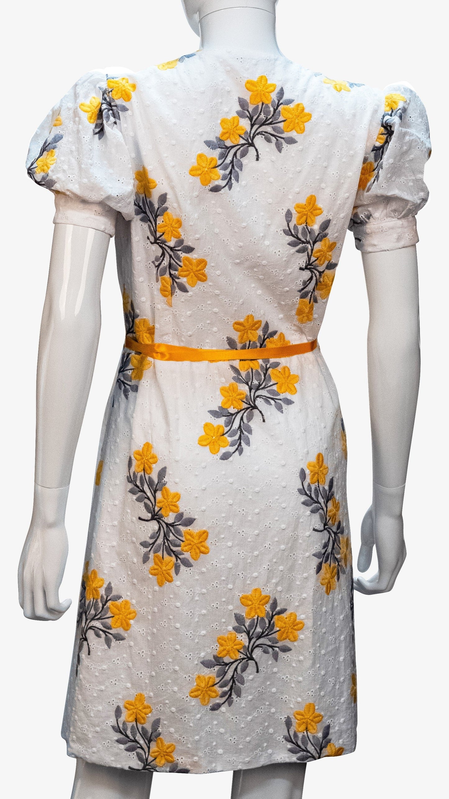 Robe brodée de fleurs