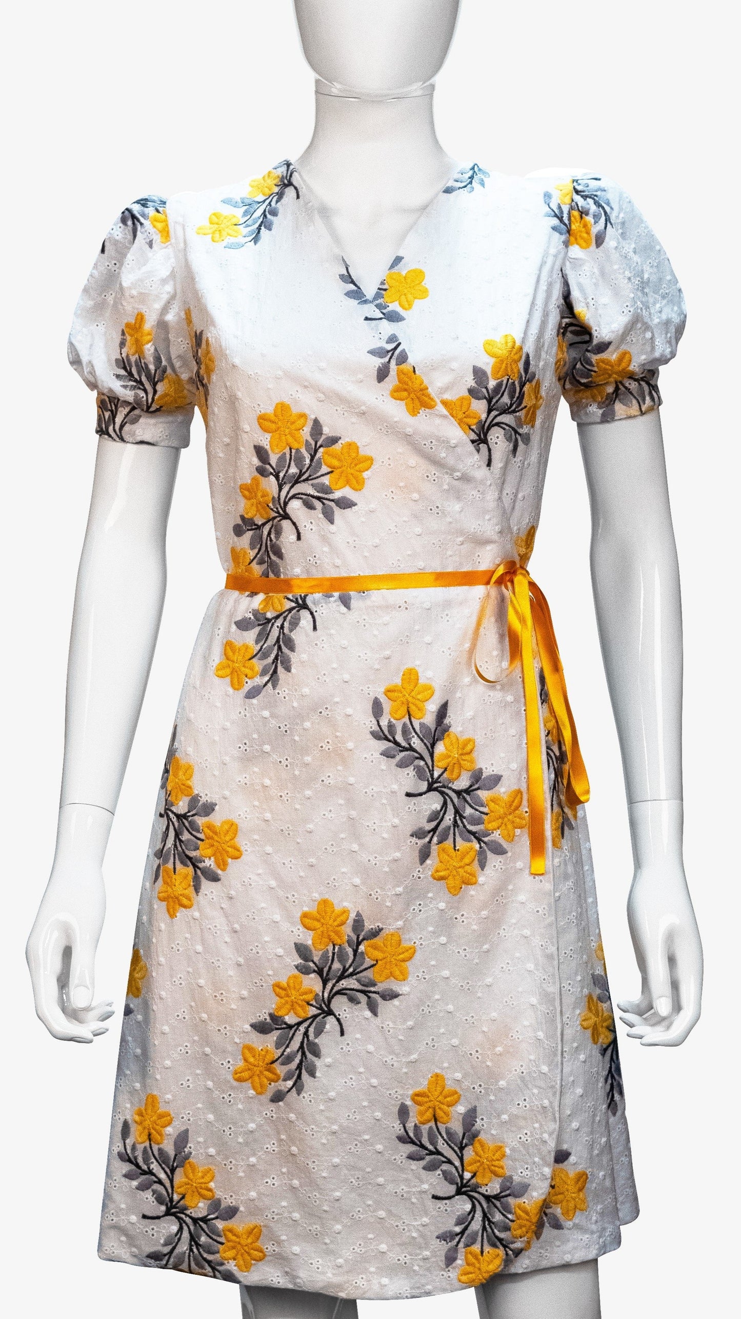 Robe brodée de fleurs